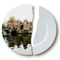 De stad Amersfoort op een gebroken bord ter illustratie van de naderende echtscheiding en een bezoek aan Mediator scheiding inAmersfoort