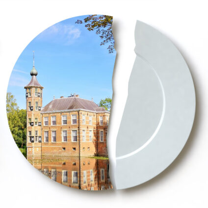 Mediator Breda, afbeelding van een gebroken bord met foto van Breda