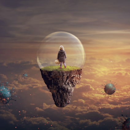 Kind alleen op de wereld. Op afbeelding kind in een glazen Boll geïsoleerd uitkijkend over landschap. Ouder haalt geld van spaarrekening kind na overlijden andere ouder, beschermen BEM clausule