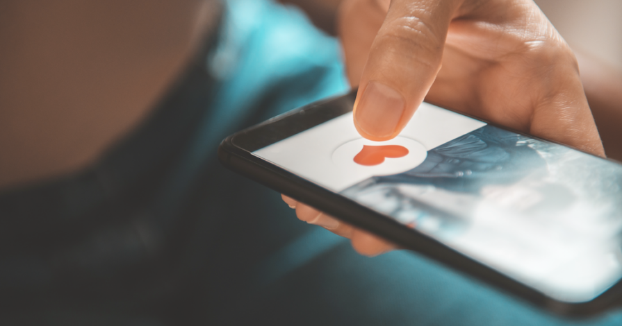 Tinder daten was er nog niet. Van daten naar relatie ging niet via swipen.