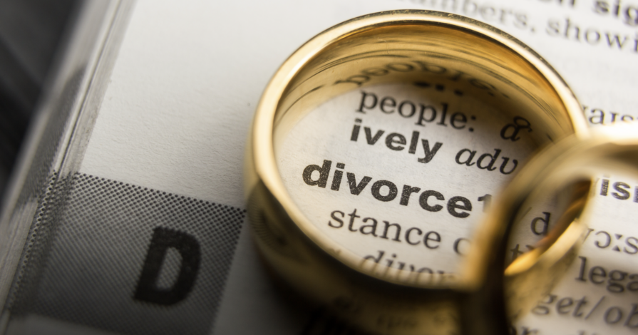 lets divorce evenement in de Brabant hallen. de trouwringen afdoen