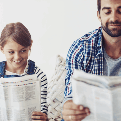 Nieuws gelezen door vader en kind over woonruimte parentshouse Deventer