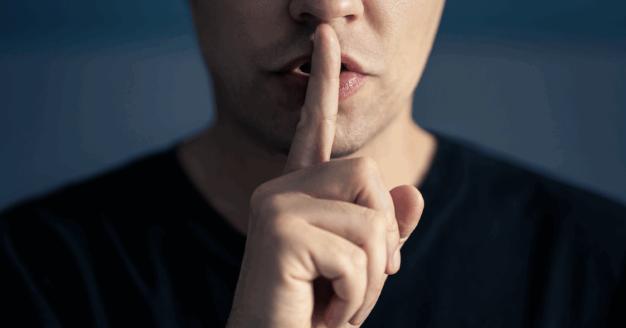 man heeft vinger voor zijn mond: stil zijn. Hij bewaard een geheim, is niet eerlijk