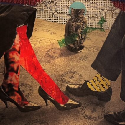 Hond kijkt naar benen van zijn baasjes. Zwart van het scheiden, rood van het aankomende gevaar. Wat staat er te gebeuren denkt de hond