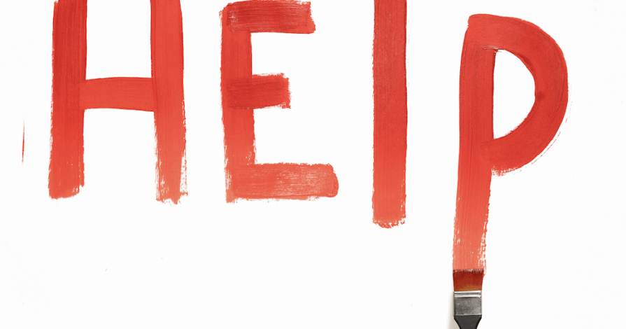 help wordt in bloed letters op de muur geschilderd door het slachtoffer van een scheiding