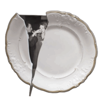 relatie is nog een glimp van te zien door het gebroken bord, maar het is donker