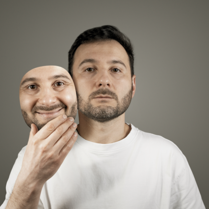 masker in relatie symboliseert narcisme en scheiden van een narcist