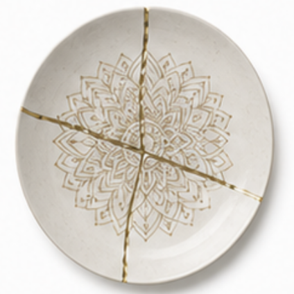 Bord met gouden mandala en kintsugi scheuren als beeld bij scheiding in Klundert