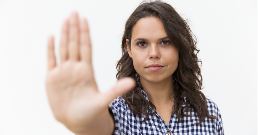 Vrouw zegt nee tegen de relatie