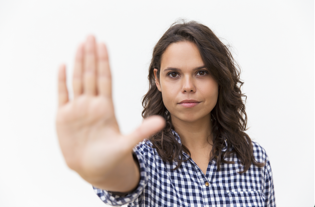 Vrouw zegt nee tegen de relatie