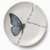 Wit bord met blauwe vlinder en gouden breuklijnen als symbool voor scheiding in Maarn
