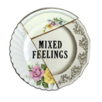 Vintage bloembord gebroken met tekst mixed feelings als beeld bij scheiding in Cadier en Keer